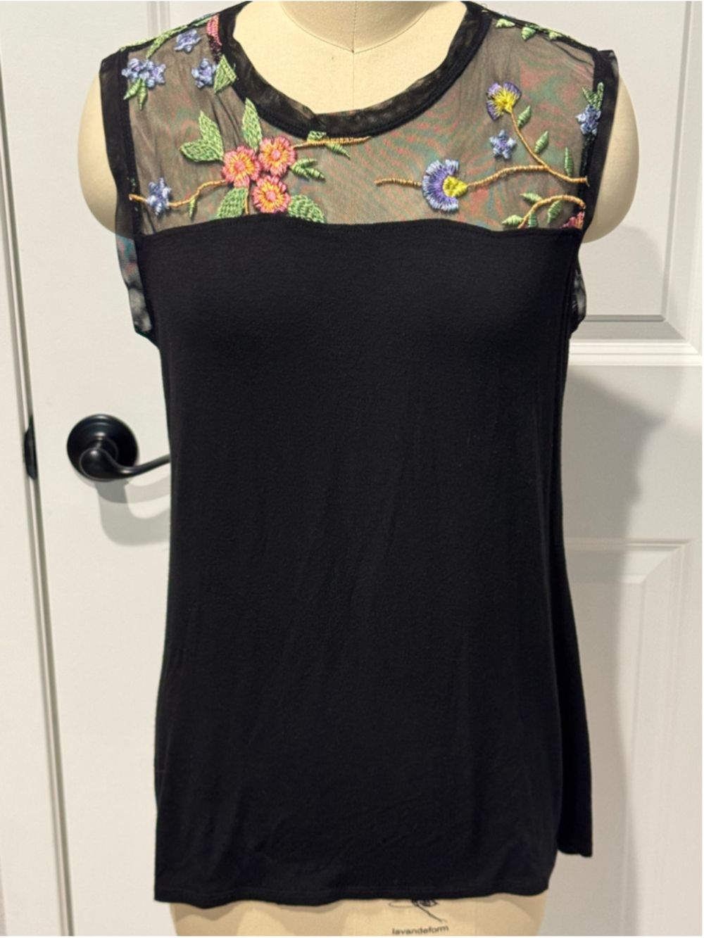 Women's Kim & Cami Black Floral Embroidered Tank Top XL